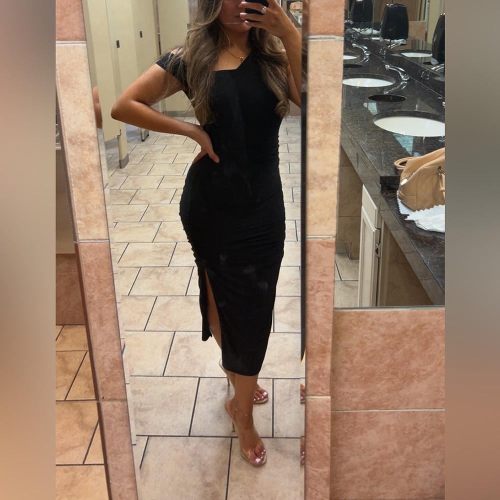 Off shoulder Elegant Black bodycon midi Dress with slit